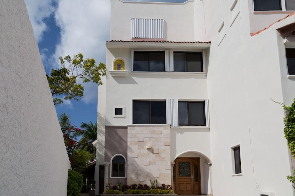 Elegant Lagoon Front Villa By Casa Paraiso Cancún Eksteriør billede