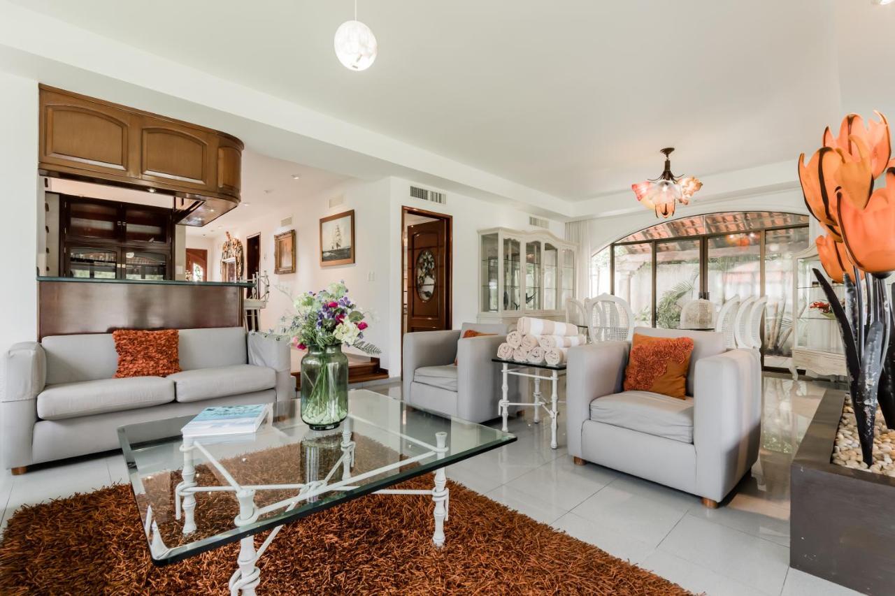 Elegant Lagoon Front Villa By Casa Paraiso Cancún Eksteriør billede