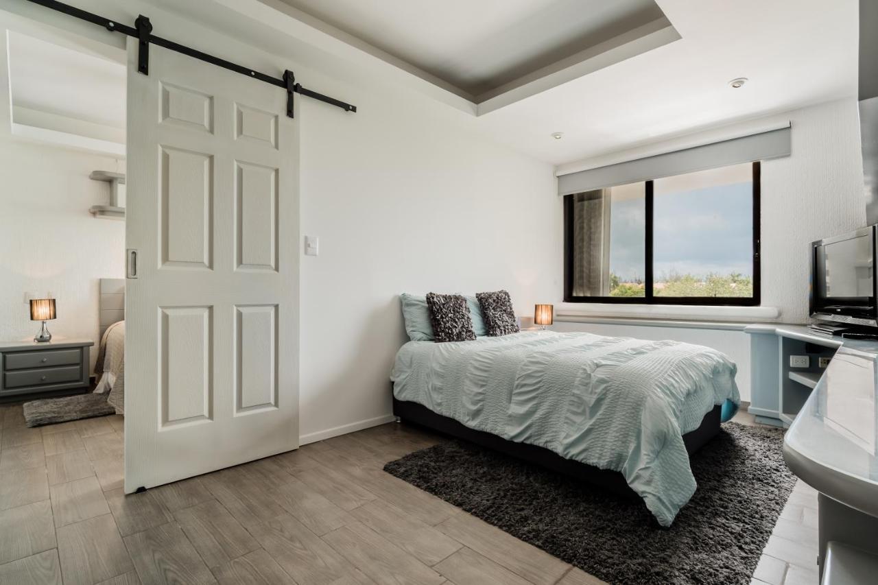 Elegant Lagoon Front Villa By Casa Paraiso Cancún Eksteriør billede