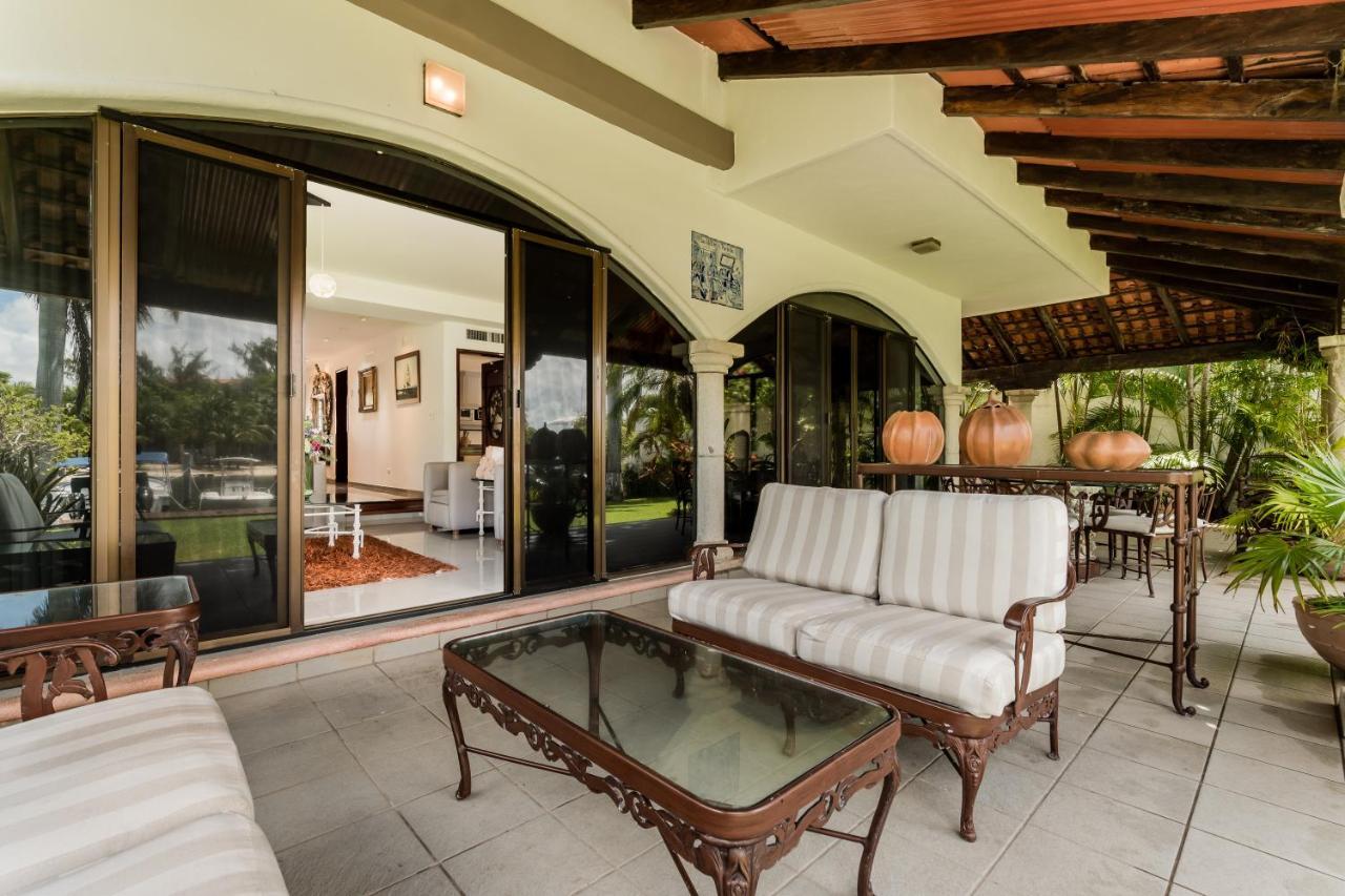 Elegant Lagoon Front Villa By Casa Paraiso Cancún Eksteriør billede