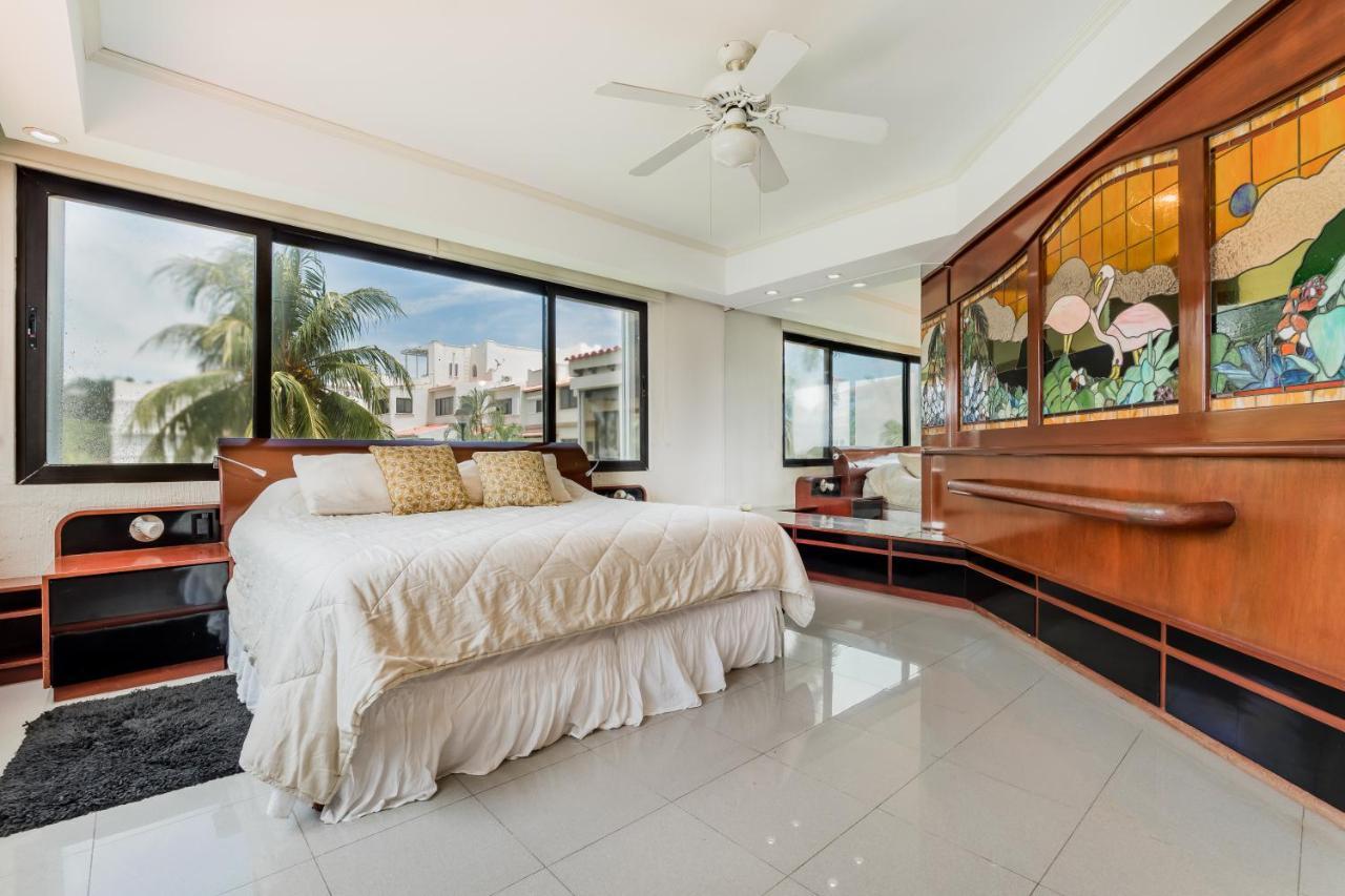 Elegant Lagoon Front Villa By Casa Paraiso Cancún Eksteriør billede