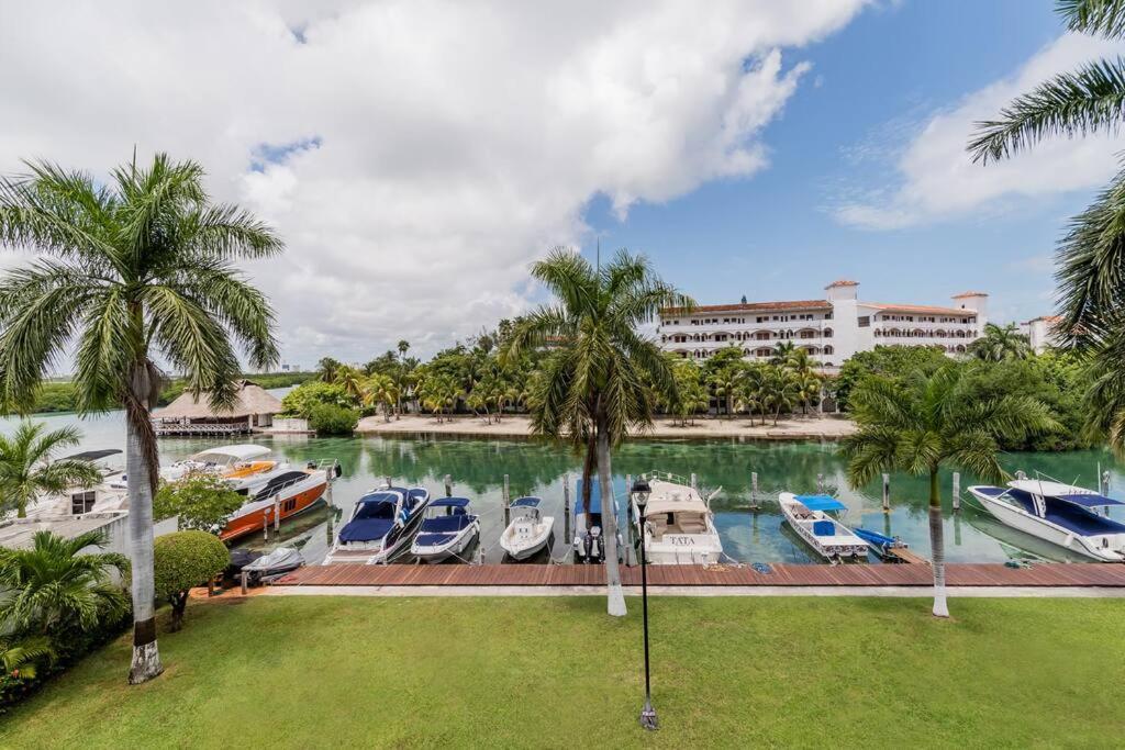 Elegant Lagoon Front Villa By Casa Paraiso Cancún Eksteriør billede