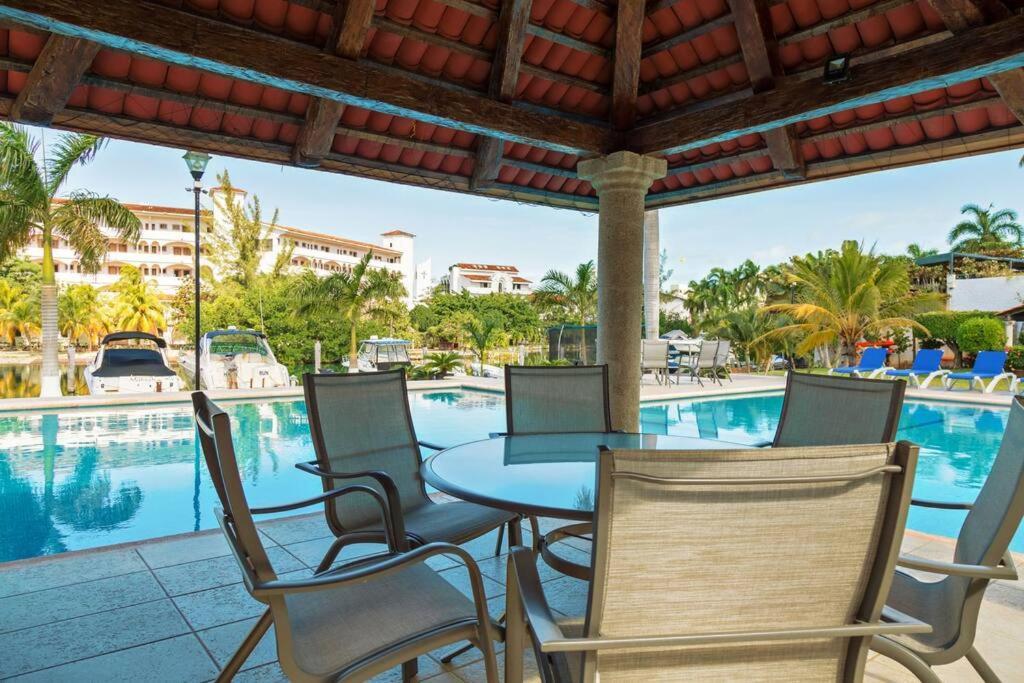 Elegant Lagoon Front Villa By Casa Paraiso Cancún Eksteriør billede