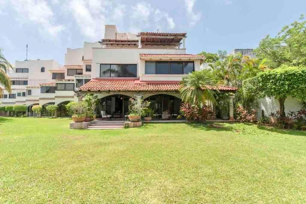 Elegant Lagoon Front Villa By Casa Paraiso Cancún Eksteriør billede