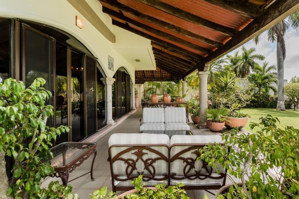 Elegant Lagoon Front Villa By Casa Paraiso Cancún Eksteriør billede